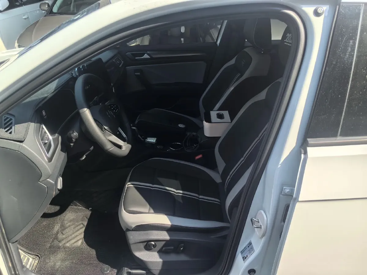 2024 Volkswagen T-Roc 1.5T 160HP L4 7DCT,autocango,china used car exporter,china ev exporter,chinese used car exporter,chinese used ev exporter