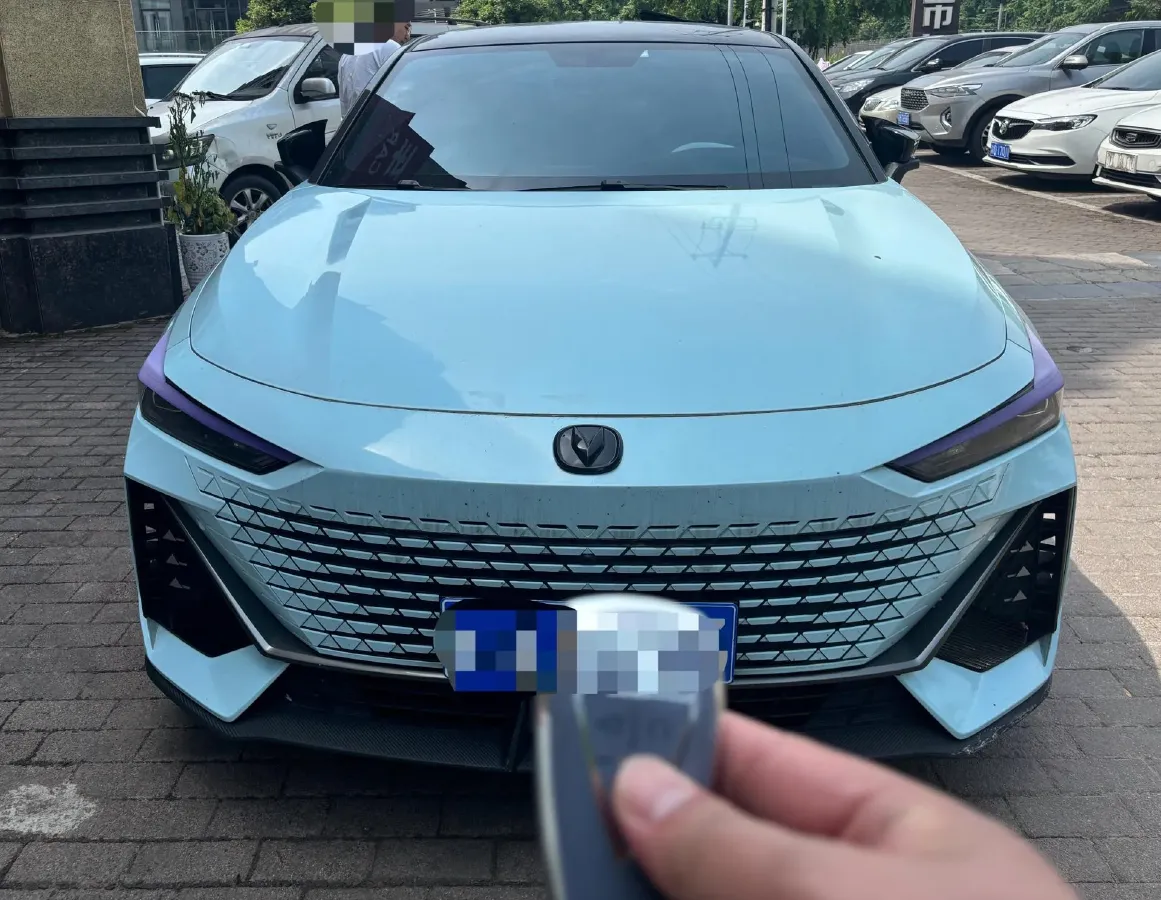 2023 ChangAn UNI-V 1.5T 188HP L4 7DCT,autocango,china used car exporter,china ev exporter,chinese used car exporter,chinese used ev exporter