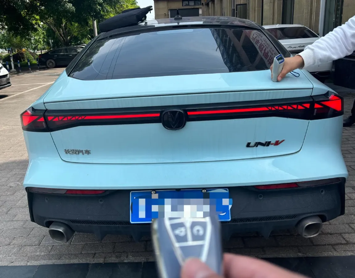 2023 ChangAn UNI-V 1.5T 188HP L4 7DCT,autocango,china used car exporter,china ev exporter,chinese used car exporter,chinese used ev exporter