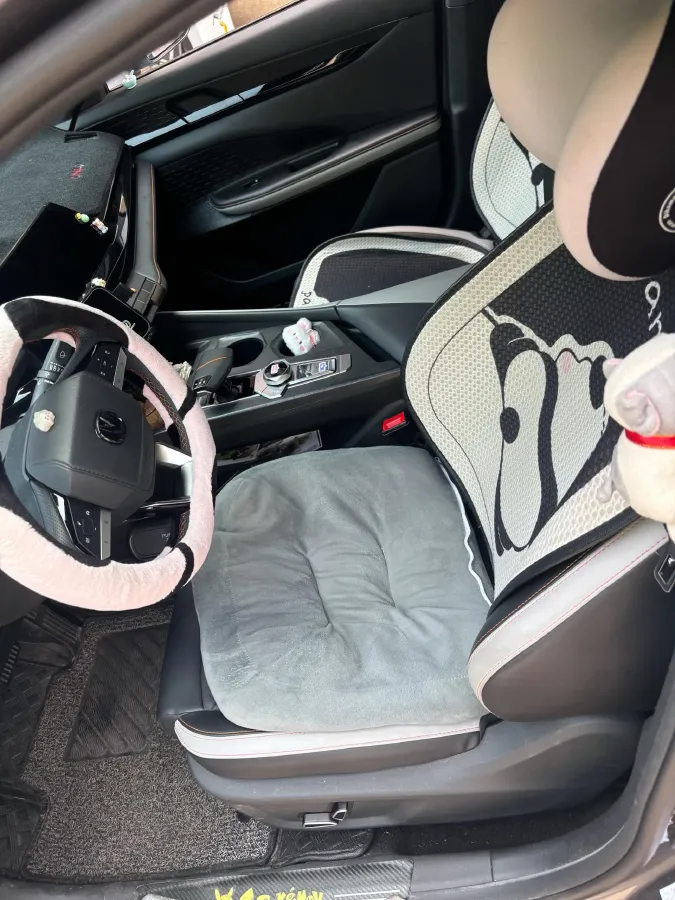 2023 ChangAn UNI-V 1.5T 188HP L4 7DCT,autocango,china used car exporter,china ev exporter,chinese used car exporter,chinese used ev exporter