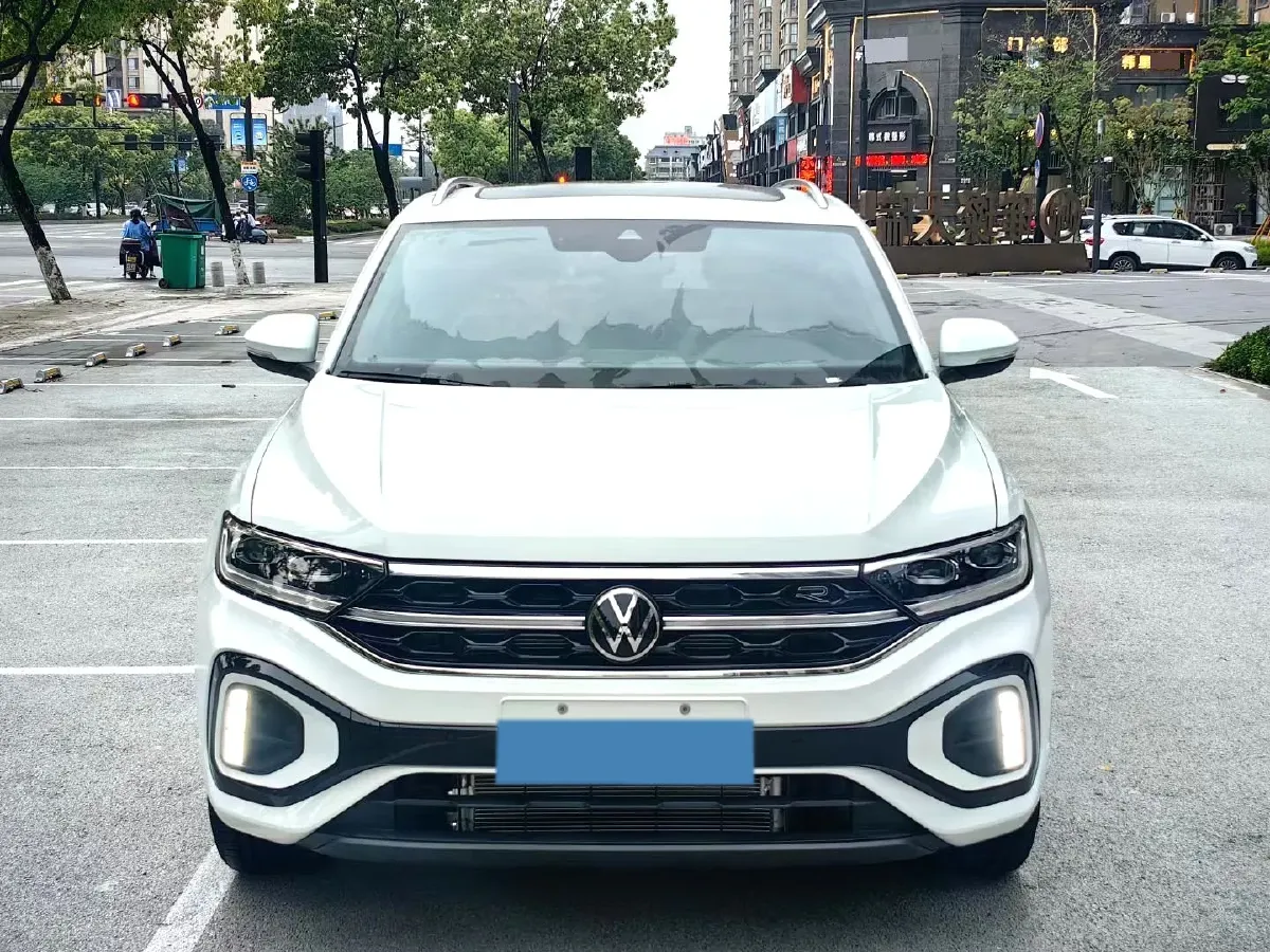 2024 Volkswagen T-Roc 1.5T 160HP L4 7DCT,autocango,china used car exporter,china ev exporter,chinese used car exporter,chinese used ev exporter