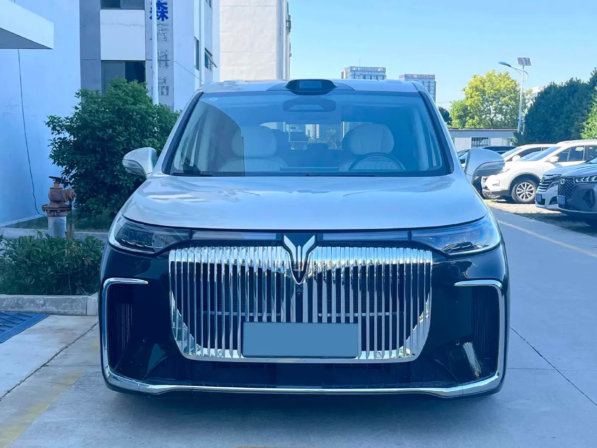 2025 Voyah Dream 1.5T 150HP L4 PHEV 41.7KWH,autocango,china used car exporter,china ev exporter,chinese used car exporter,chinese used ev exporter