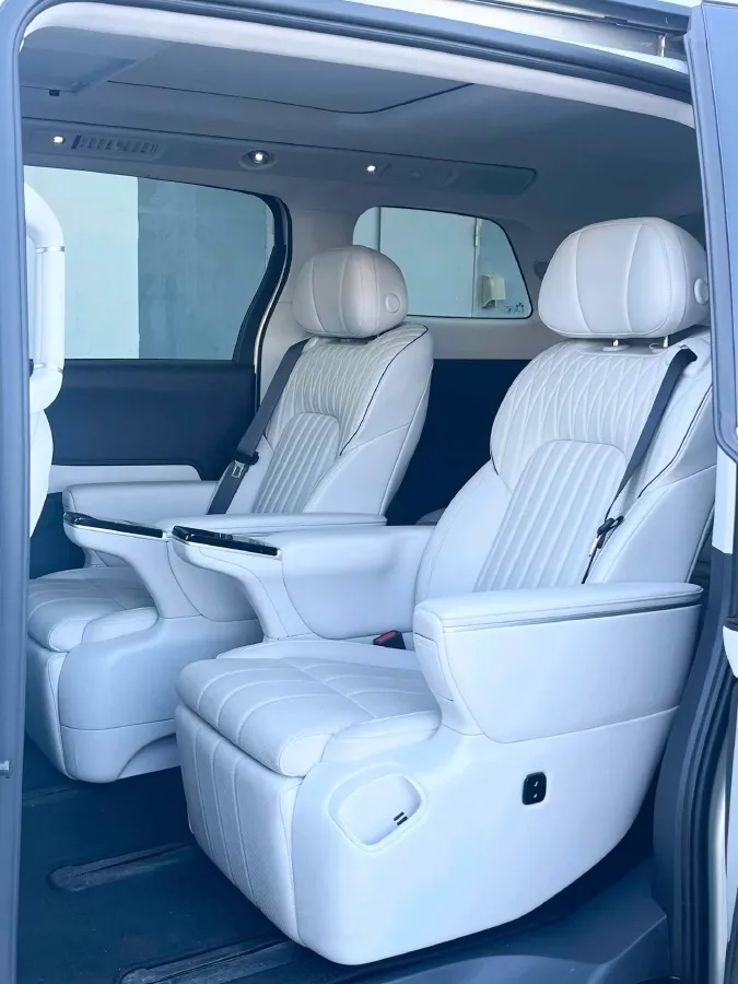 2025 Voyah Dream 1.5T 150HP L4 PHEV 41.7KWH,autocango,china used car exporter,china ev exporter,chinese used car exporter,chinese used ev exporter