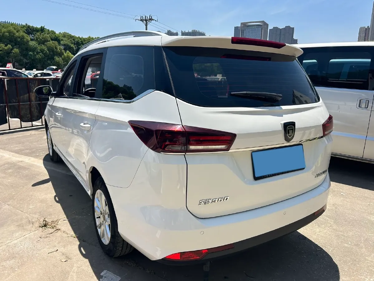 2019 BaoJun 360 1.5L 99HP L4 6MT,autocango,china used car exporter,china ev exporter,chinese used car exporter,chinese used ev exporter
