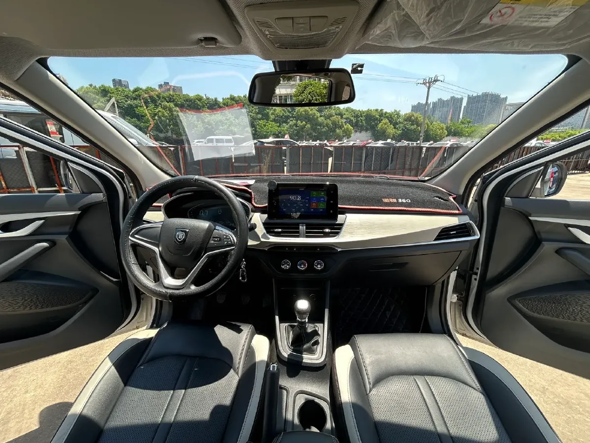 2019 BaoJun 360 1.5L 99HP L4 6MT,autocango,china used car exporter,china ev exporter,chinese used car exporter,chinese used ev exporter