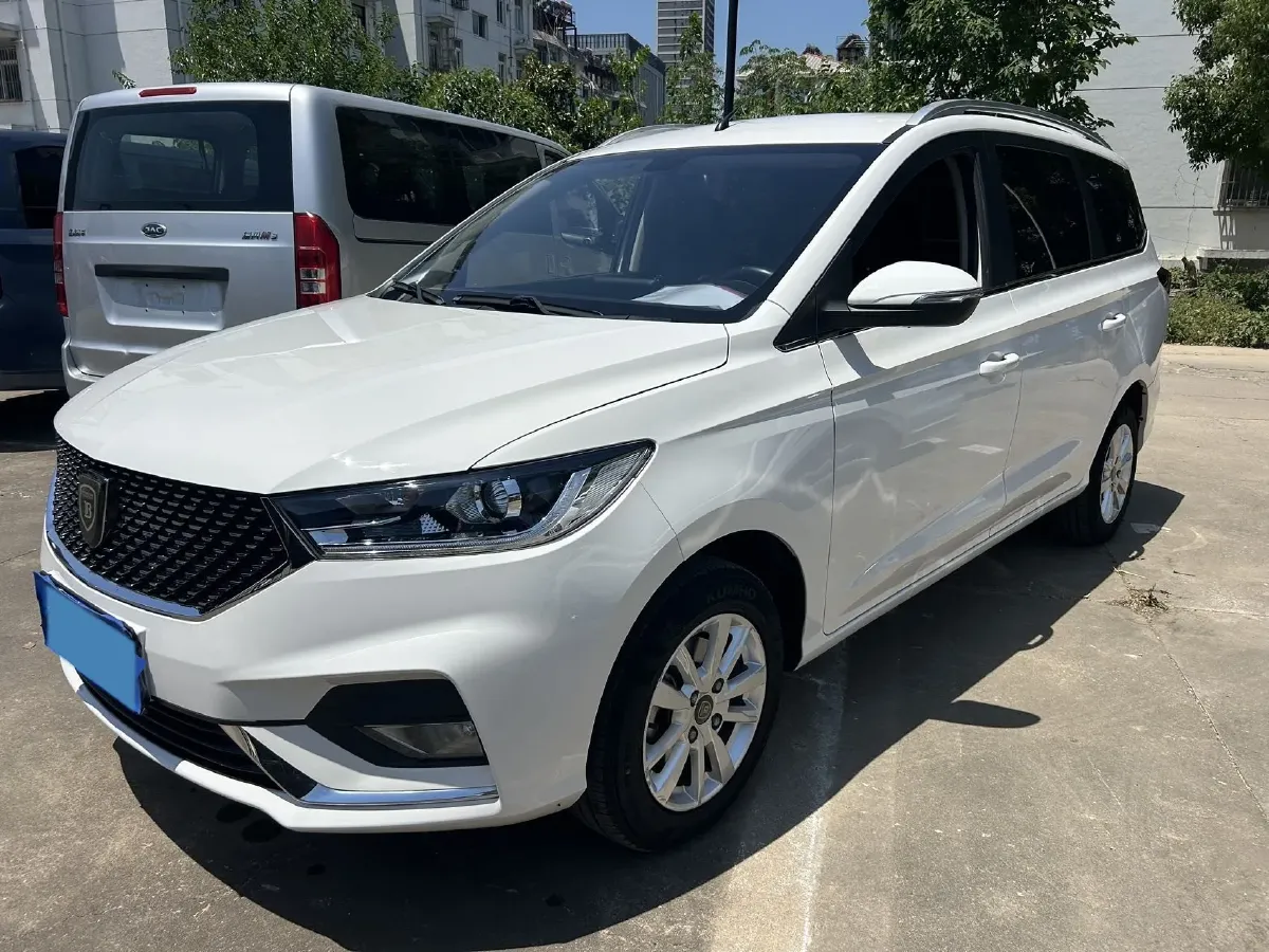 2019 BaoJun 360 1.5L 99HP L4 6MT,autocango,china used car exporter,china ev exporter,chinese used car exporter,chinese used ev exporter