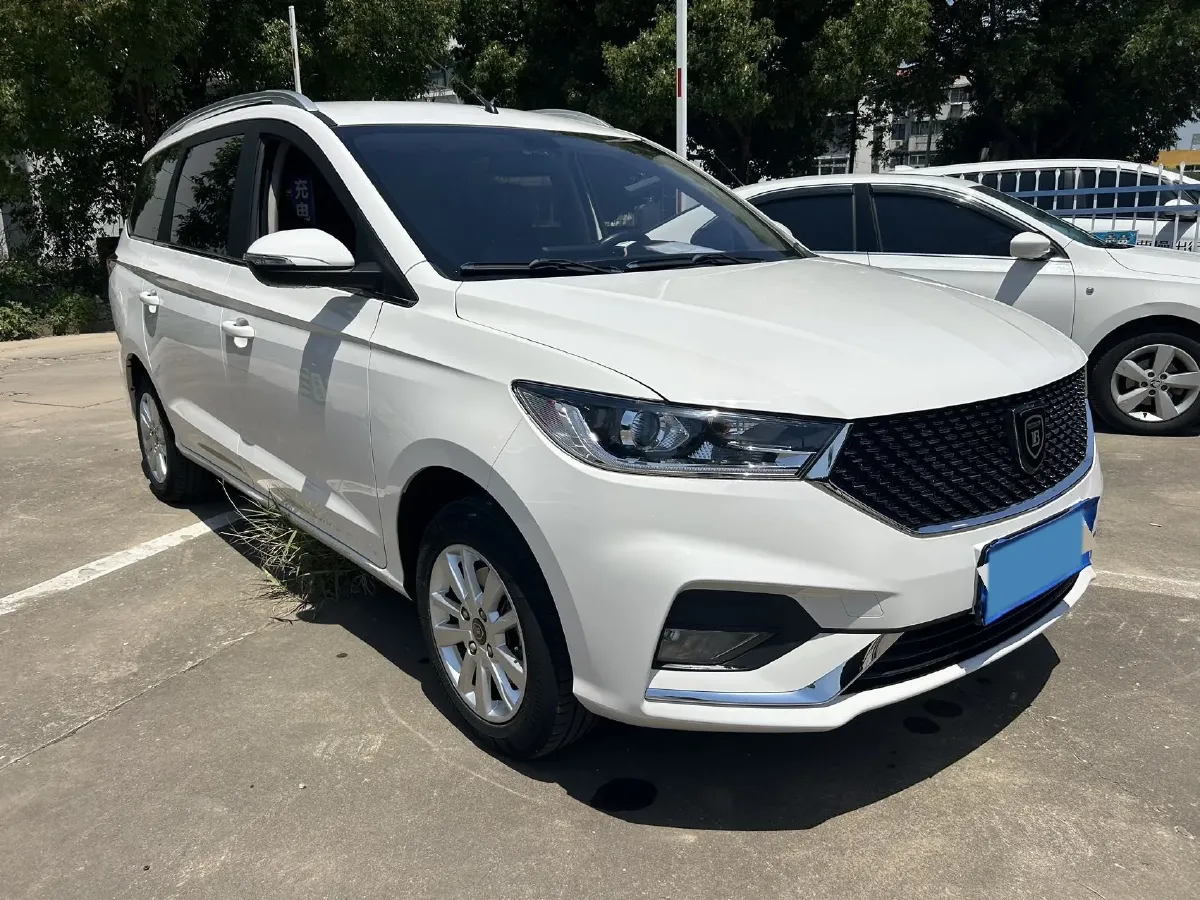 2019 BaoJun 360 1.5L 99HP L4 6MT,autocango,china used car exporter,china ev exporter,chinese used car exporter,chinese used ev exporter