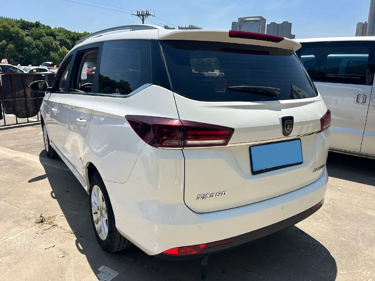 2019 BaoJun 360 1.5L 99HP L4 6MT,autocango,china used car exporter,china ev exporter,chinese used car exporter,chinese used ev exporter