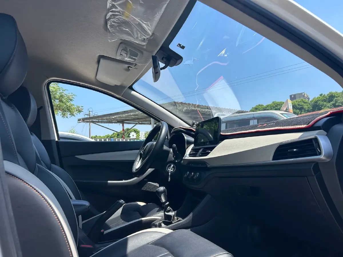 2019 BaoJun 360 1.5L 99HP L4 6MT,autocango,china used car exporter,china ev exporter,chinese used car exporter,chinese used ev exporter