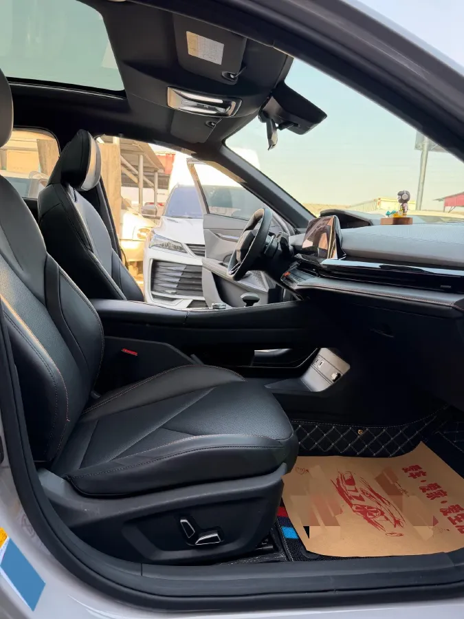 2022 ChangAn UNI-V 1.5T 188HP L4 7DCT,autocango,china used car exporter,china ev exporter,chinese used car exporter,chinese used ev exporter