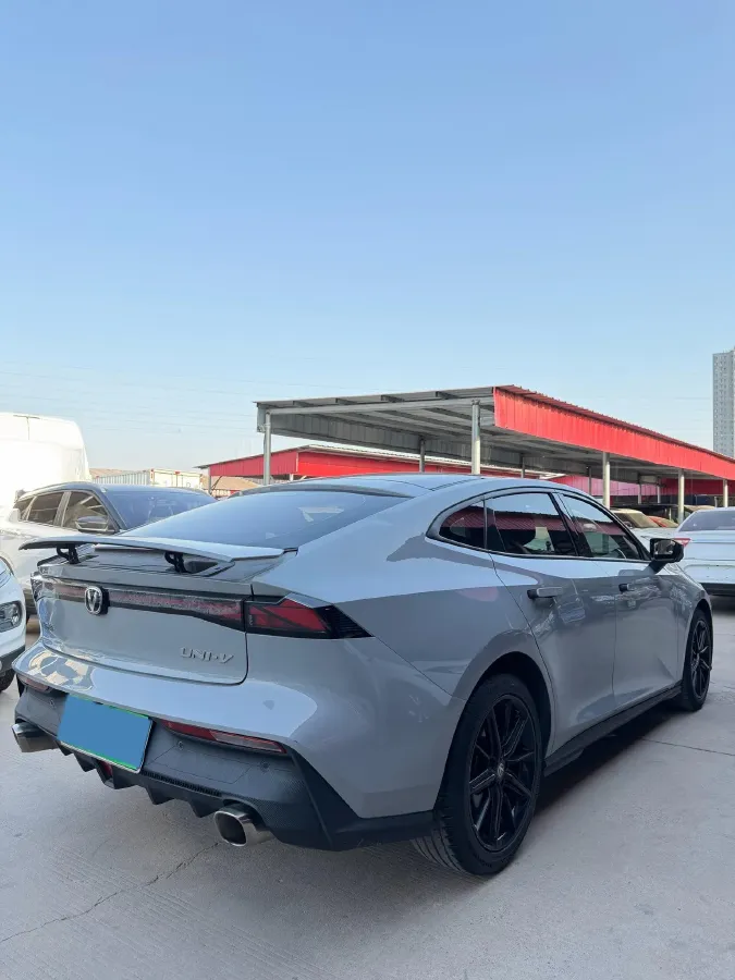 2022 ChangAn UNI-V 1.5T 188HP L4 7DCT,autocango,china used car exporter,china ev exporter,chinese used car exporter,chinese used ev exporter