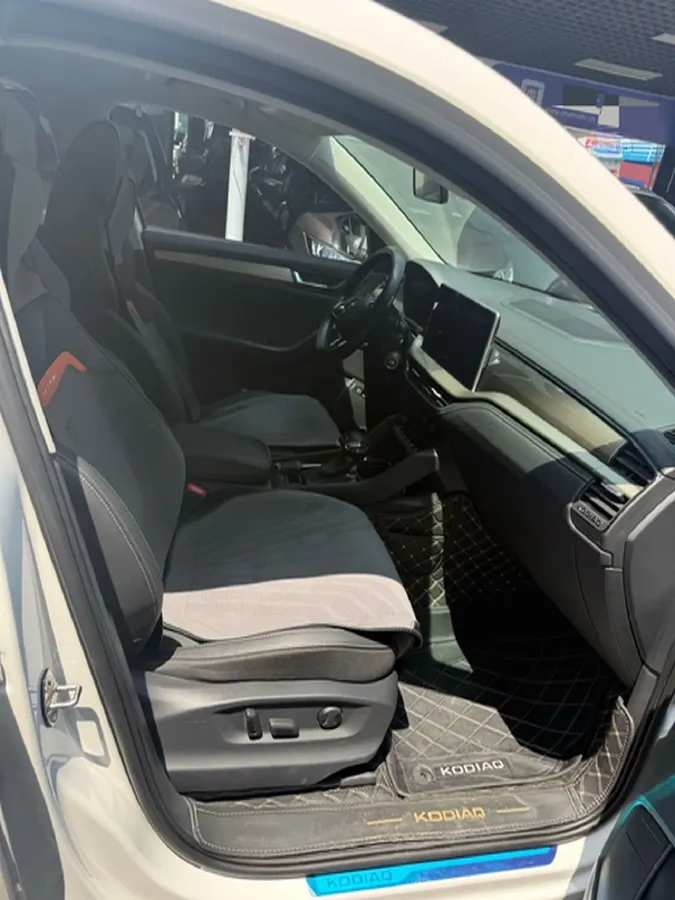 2022 Skoda Kodiak 2.0T 186HP L4 7DCT,autocango,china used car exporter,china ev exporter,chinese used car exporter,chinese used ev exporter