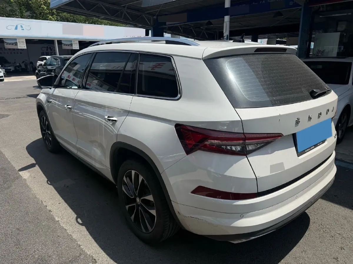 2022 Skoda Kodiak 2.0T 186HP L4 7DCT,autocango,china used car exporter,china ev exporter,chinese used car exporter,chinese used ev exporter