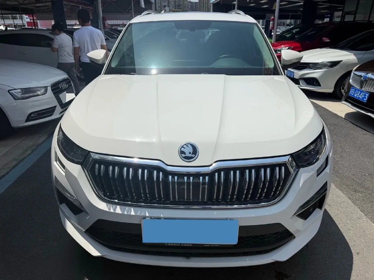2022 Skoda Kodiak 2.0T 186HP L4 7DCT,autocango,china used car exporter,china ev exporter,chinese used car exporter,chinese used ev exporter