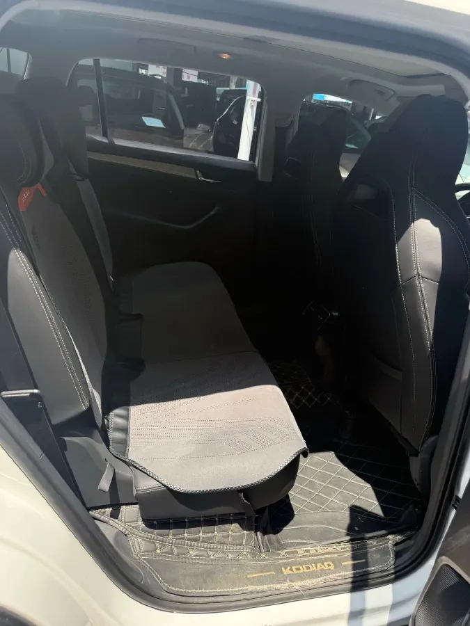 2022 Skoda Kodiak 2.0T 186HP L4 7DCT,autocango,china used car exporter,china ev exporter,chinese used car exporter,chinese used ev exporter