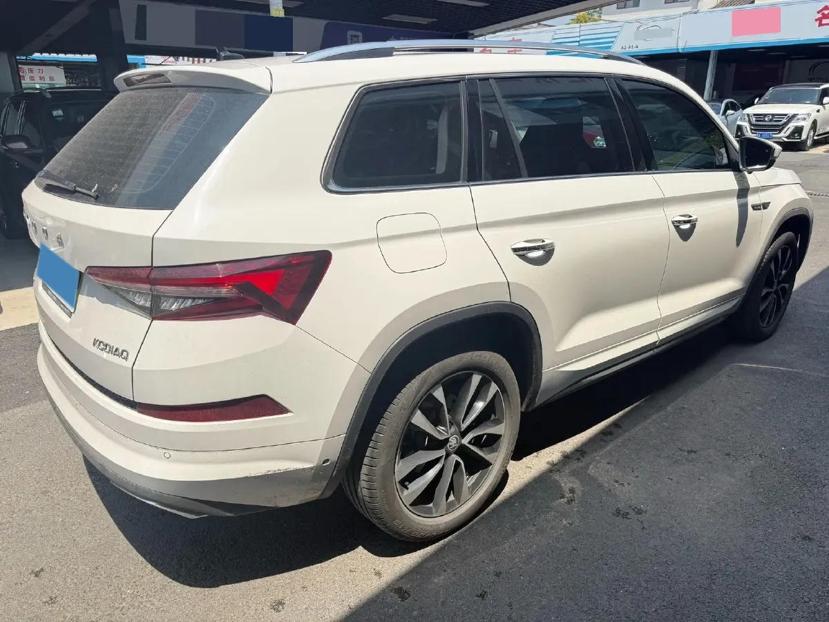 2022 Skoda Kodiak 2.0T 186HP L4 7DCT,autocango,china used car exporter,china ev exporter,chinese used car exporter,chinese used ev exporter