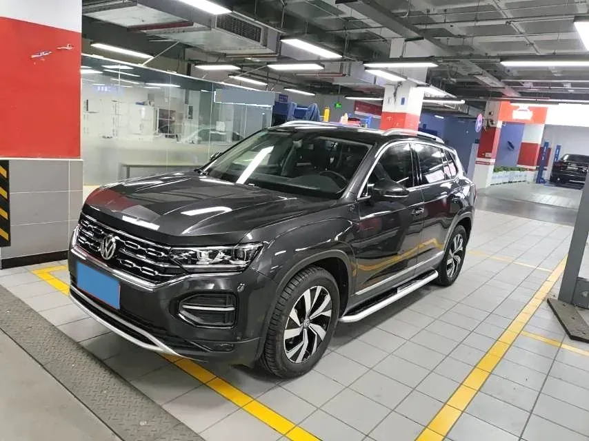 2019 Jeep Cherokee 2.0T 234HP L4 9AT,autocango,china used car exporter,china ev exporter,chinese used car exporter,chinese used ev exporter