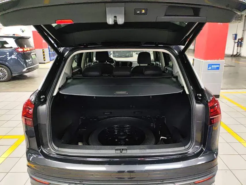 2019 Jeep Cherokee 2.0T 234HP L4 9AT,autocango,china used car exporter,china ev exporter,chinese used car exporter,chinese used ev exporter