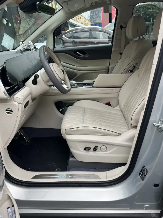 2022 Voyah Dream 1.5T 136HP L4 PHEV 25.57KWH,autocango,china used car exporter,china ev exporter,chinese used car exporter,chinese used ev exporter