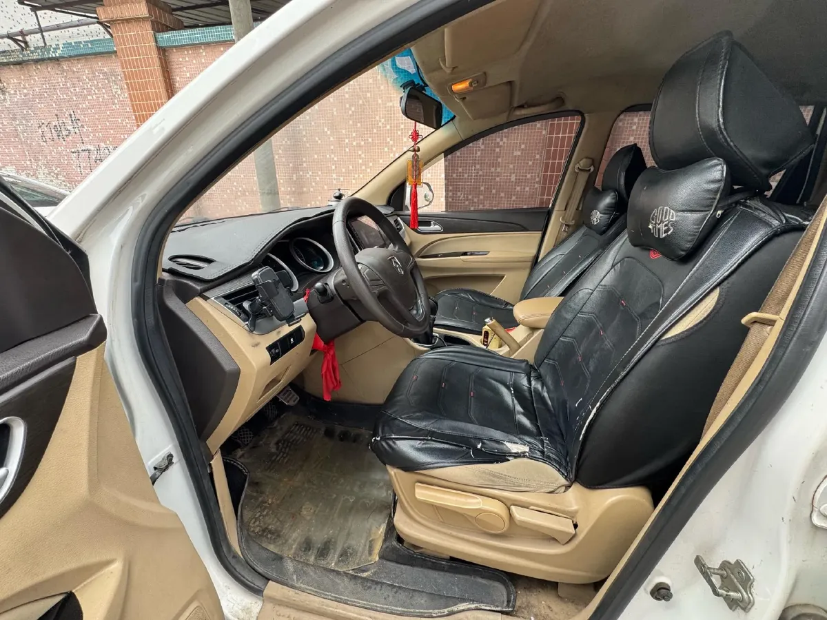 2016 BaoJun 730 1.5L 112HP L4 5MT,autocango,china used car exporter,china ev exporter,chinese used car exporter,chinese used ev exporter