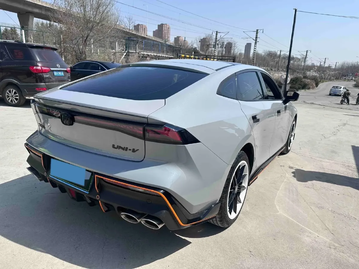 2022 ChangAn UNI-V 2.0T 233HP L4 8AT,autocango,china used car exporter,china ev exporter,chinese used car exporter,chinese used ev exporter