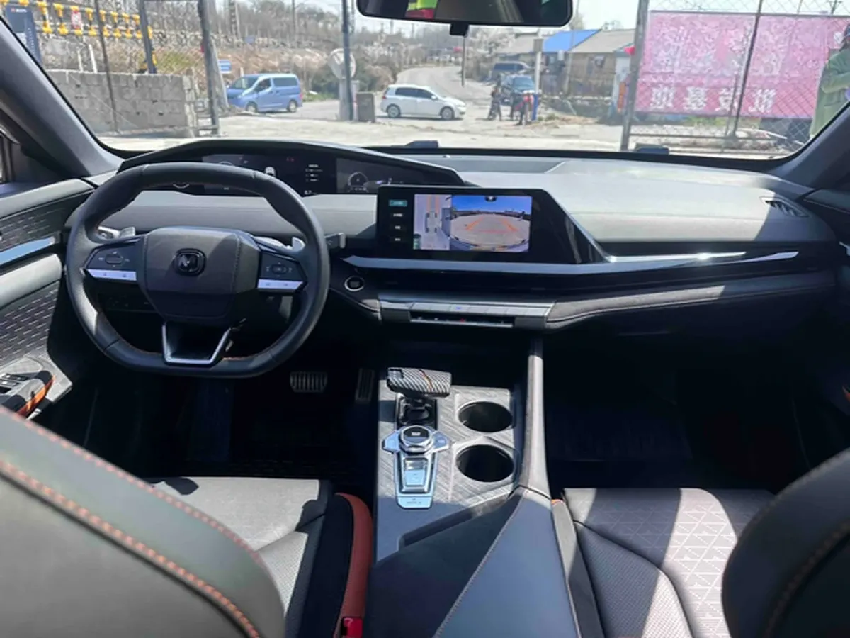 2022 ChangAn UNI-V 2.0T 233HP L4 8AT,autocango,china used car exporter,china ev exporter,chinese used car exporter,chinese used ev exporter