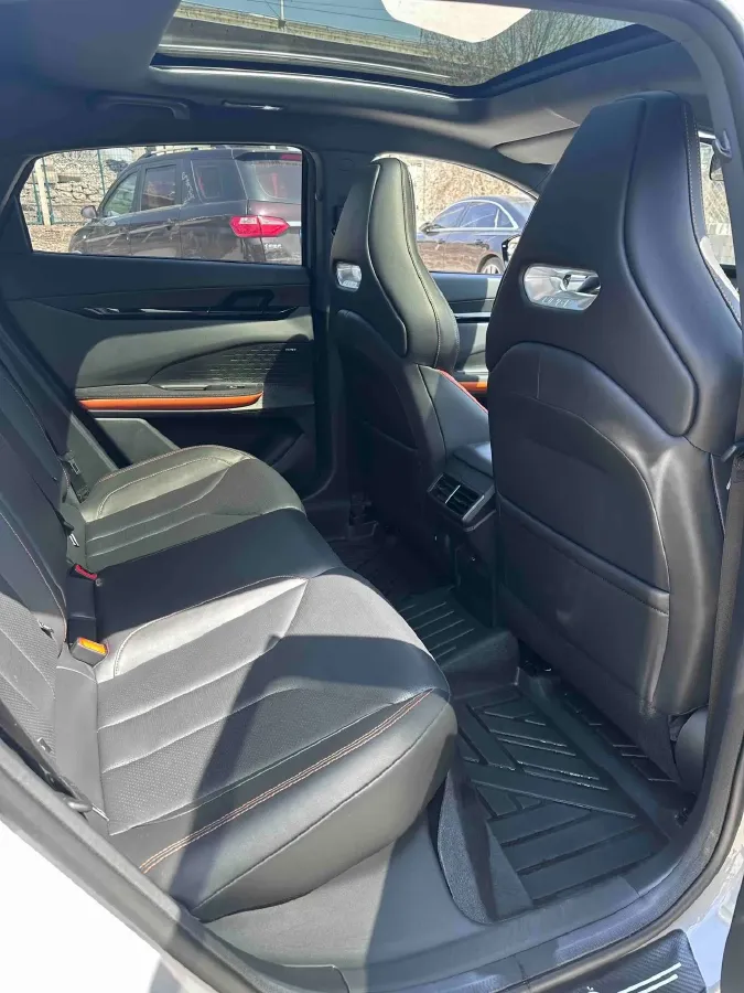 2022 ChangAn UNI-V 2.0T 233HP L4 8AT,autocango,china used car exporter,china ev exporter,chinese used car exporter,chinese used ev exporter