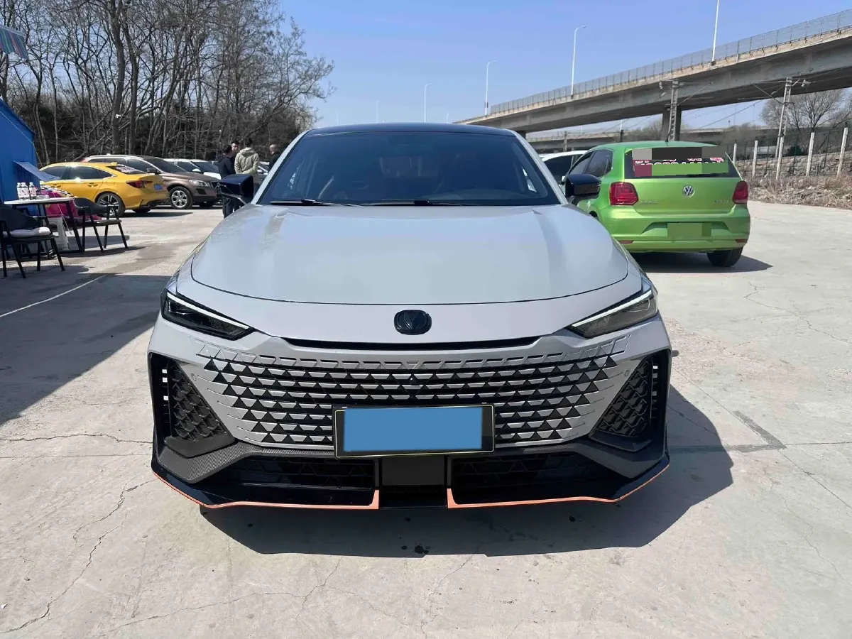 2022 ChangAn UNI-V 2.0T 233HP L4 8AT,autocango,china used car exporter,china ev exporter,chinese used car exporter,chinese used ev exporter