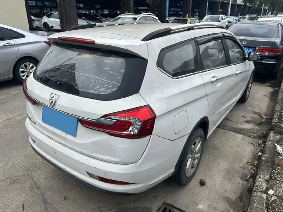 2017 BaoJun 310W 1.5L 112HP L4 6MT,autocango,china used car exporter,china ev exporter,chinese used car exporter,chinese used ev exporter