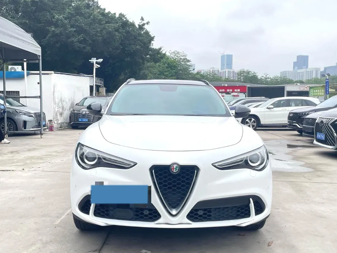 2017 Jaguar XE 2.0T 240HP L4 8AT,autocango,china used car exporter,china ev exporter,chinese used car exporter,chinese used ev exporter