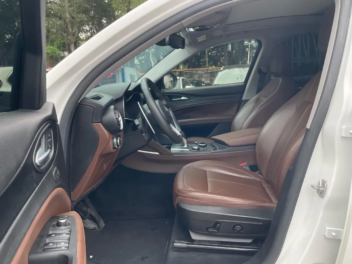 2017 Jaguar XE 2.0T 240HP L4 8AT,autocango,china used car exporter,china ev exporter,chinese used car exporter,chinese used ev exporter