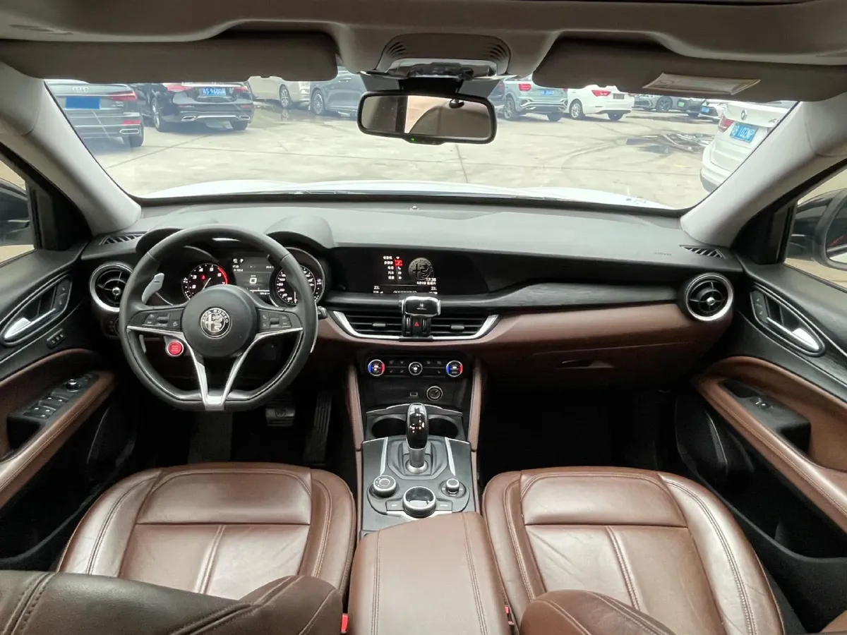 2017 Jaguar XE 2.0T 240HP L4 8AT,autocango,china used car exporter,china ev exporter,chinese used car exporter,chinese used ev exporter