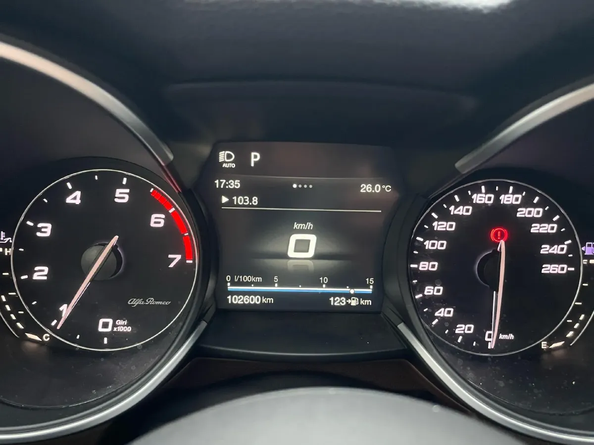 2017 Jaguar XE 2.0T 240HP L4 8AT,autocango,china used car exporter,china ev exporter,chinese used car exporter,chinese used ev exporter