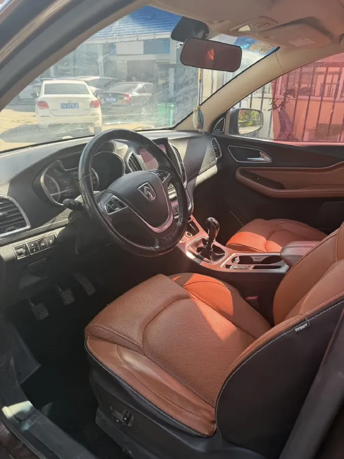 2017 BaoJun 560 1.5T 150HP L4 6MT,autocango,china used car exporter,china ev exporter,chinese used car exporter,chinese used ev exporter