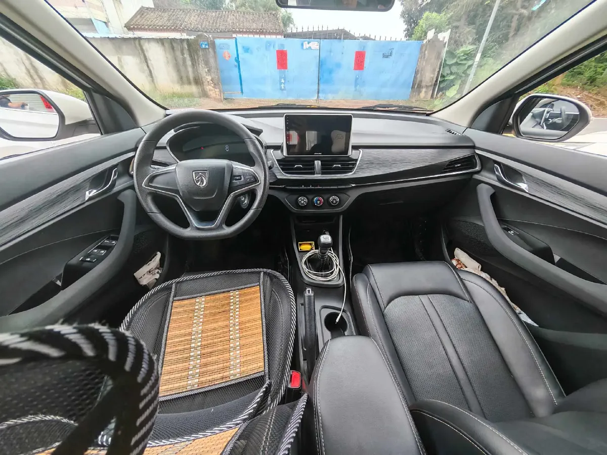 2018 BaoJun 360 1.5L 112HP L4 6MT,autocango,china used car exporter,china ev exporter,chinese used car exporter,chinese used ev exporter