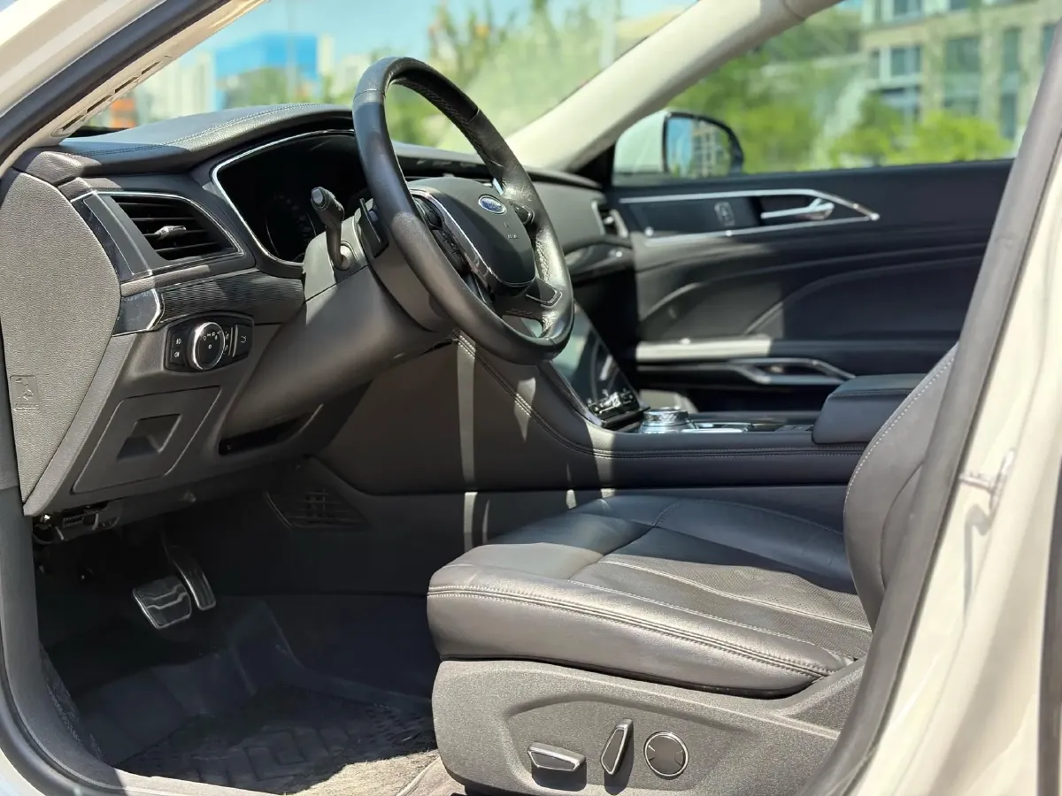 2019 Ford Taurus 2.0T 245HP L4 8AT,autocango,china used car exporter,china ev exporter,chinese used car exporter,chinese used ev exporter