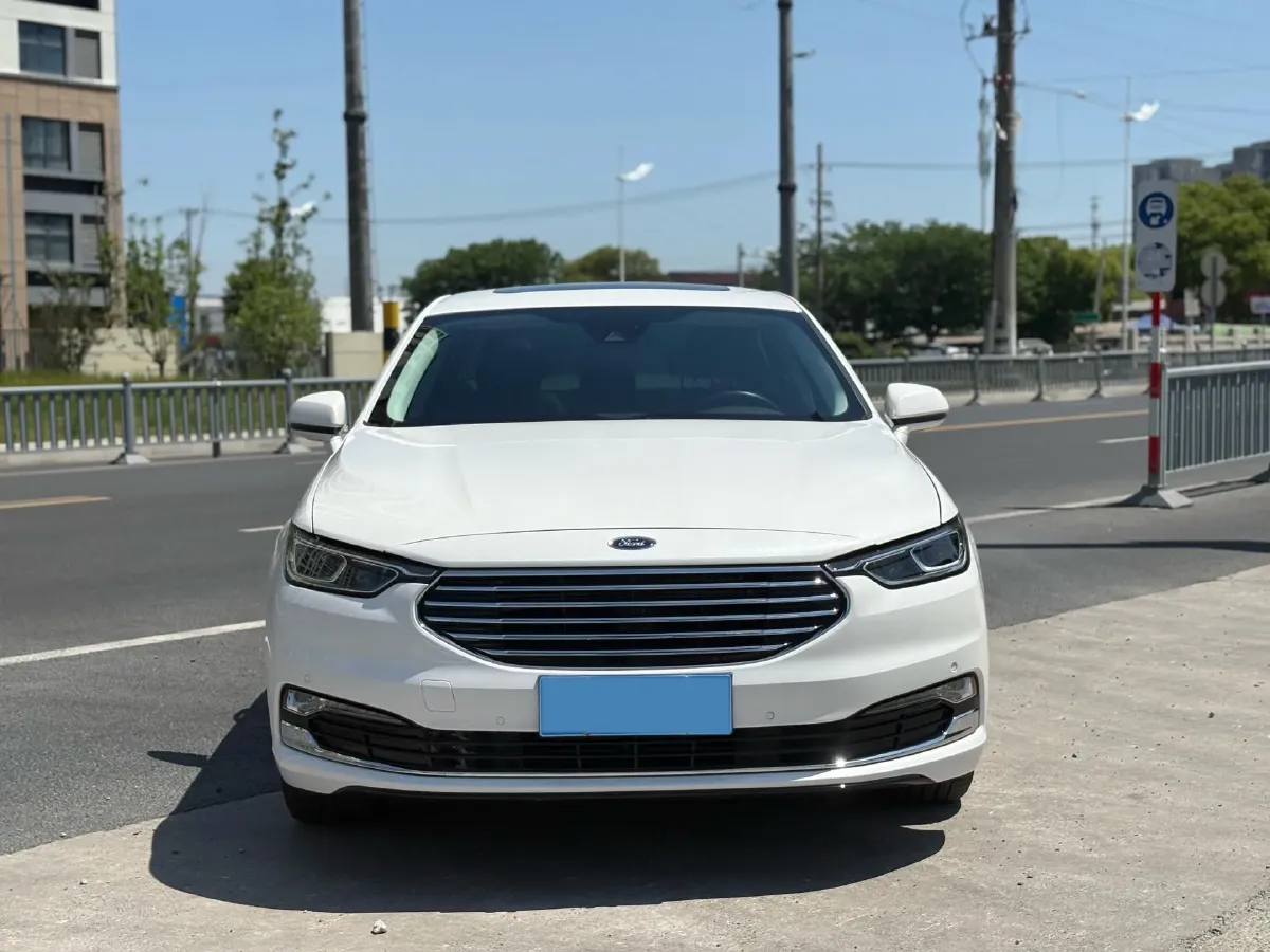 2019 Ford Taurus 2.0T 245HP L4 8AT,autocango,china used car exporter,china ev exporter,chinese used car exporter,chinese used ev exporter