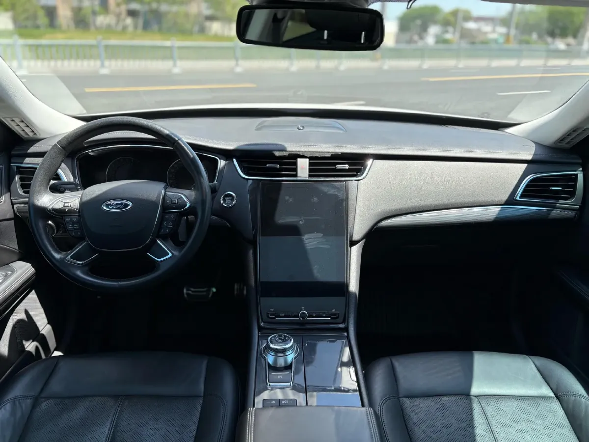 2019 Ford Taurus 2.0T 245HP L4 8AT,autocango,china used car exporter,china ev exporter,chinese used car exporter,chinese used ev exporter