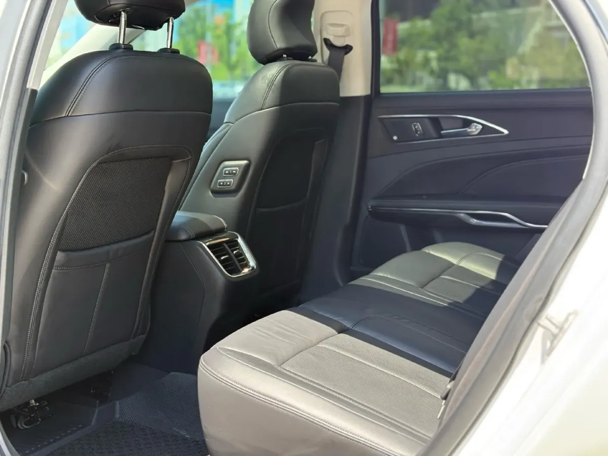 2019 Ford Taurus 2.0T 245HP L4 8AT,autocango,china used car exporter,china ev exporter,chinese used car exporter,chinese used ev exporter