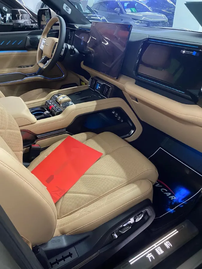 2025 FangChengBao Bao 8 2.0T 245HP L4 E-CVT PHEV 36.8KWH,autocango,china used car exporter,china ev exporter,chinese used car exporter,chinese used ev exporter