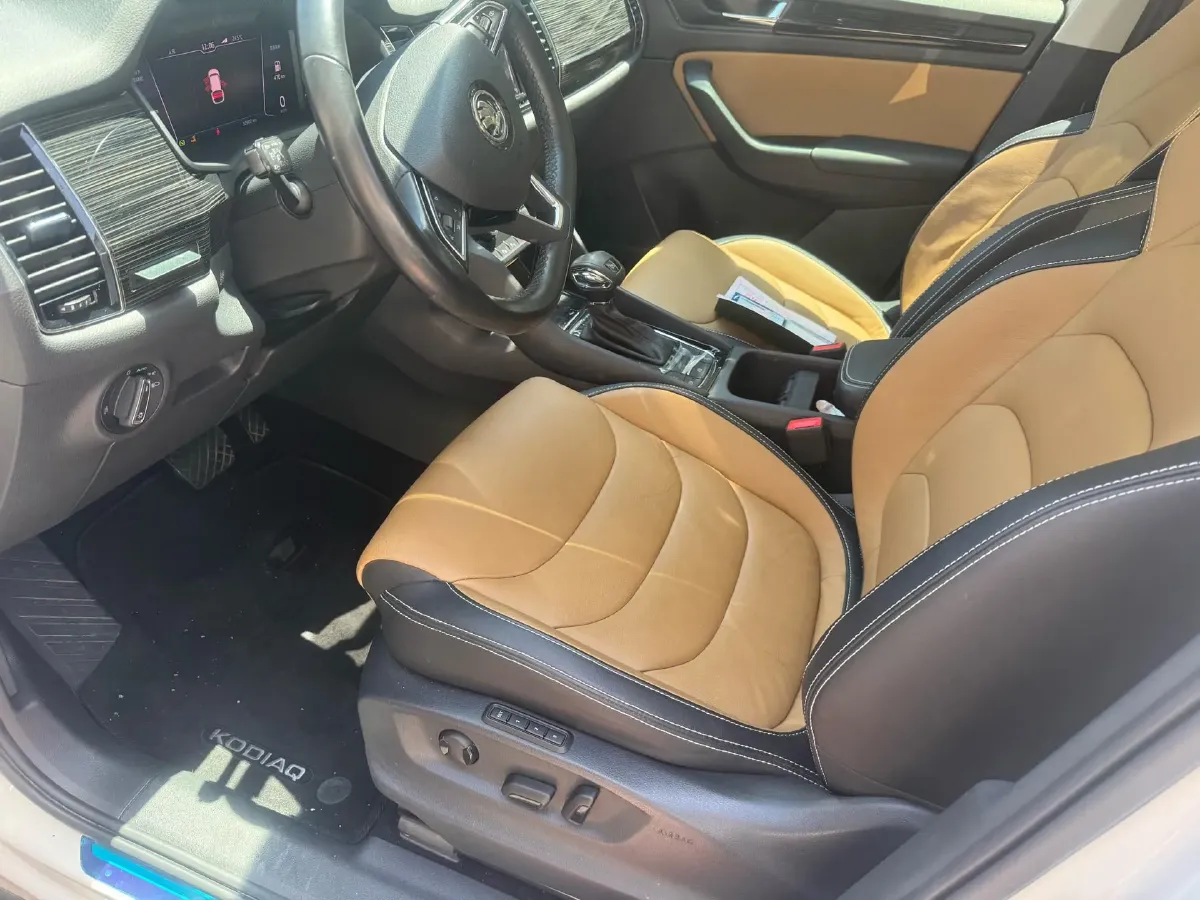 2019 Skoda Superb 2.0T 220HP L4 7DCT,autocango,china used car exporter,china ev exporter,chinese used car exporter,chinese used ev exporter