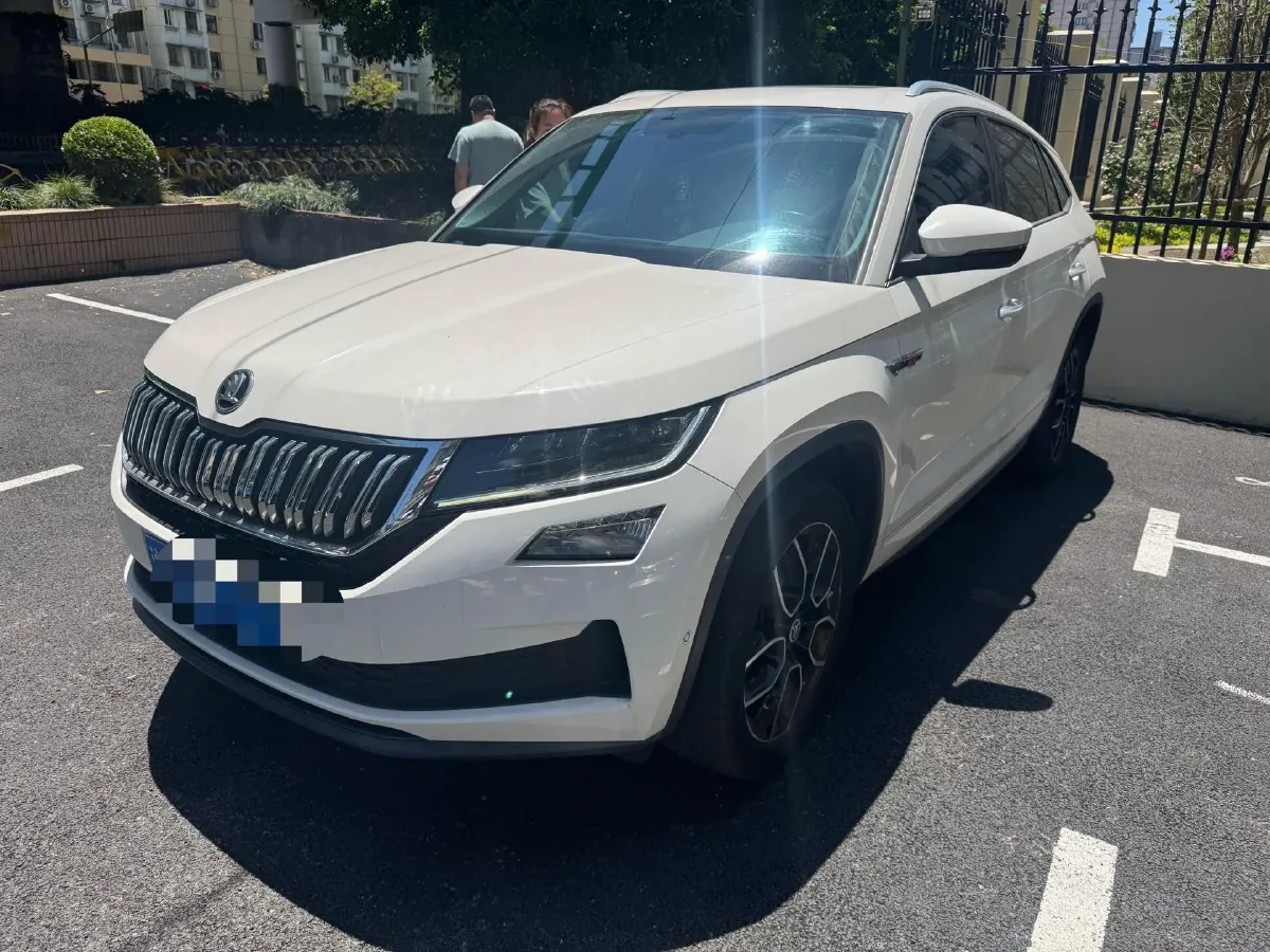 2019 Skoda Superb 2.0T 220HP L4 7DCT,autocango,china used car exporter,china ev exporter,chinese used car exporter,chinese used ev exporter