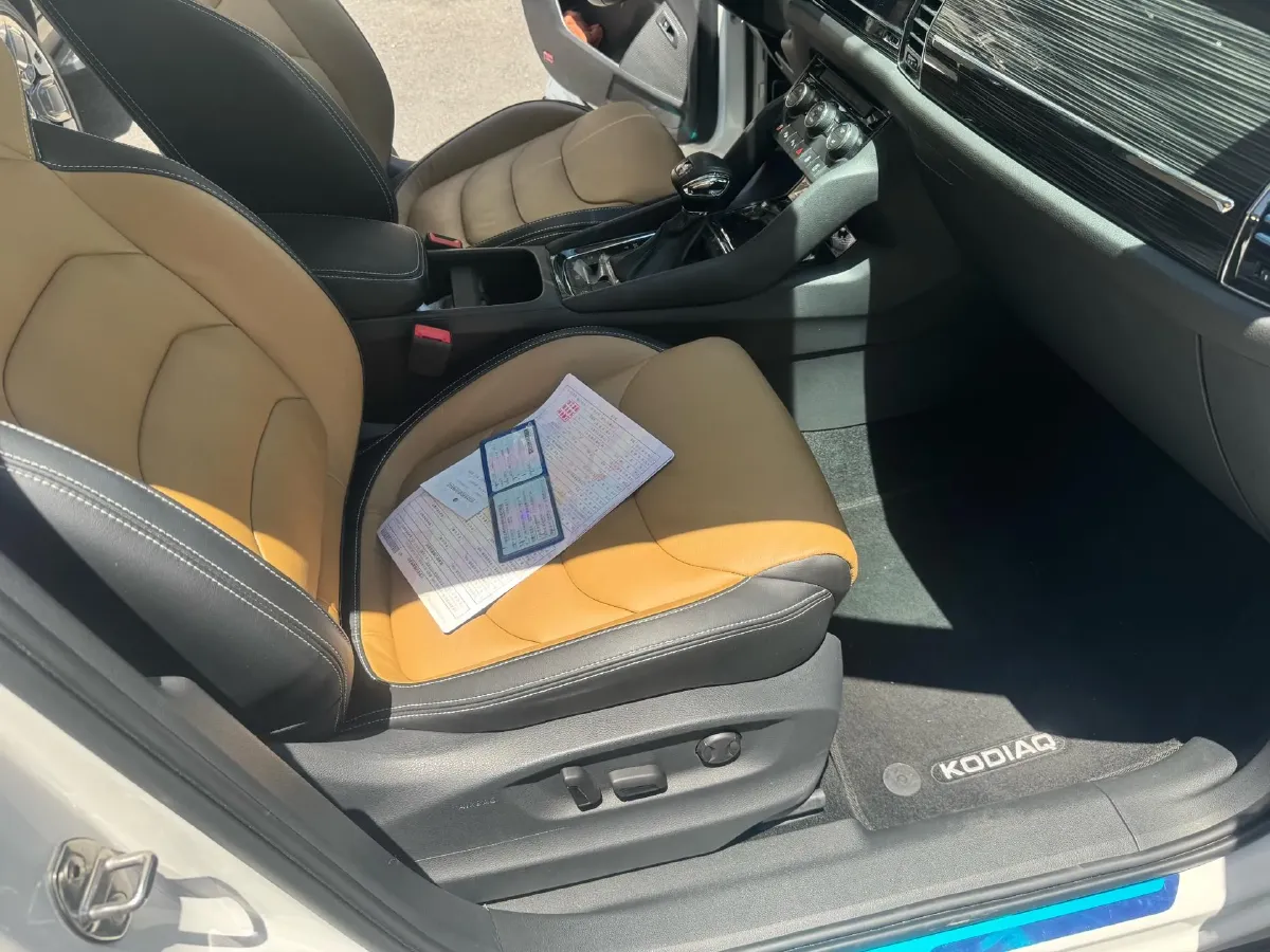 2019 Skoda Superb 2.0T 220HP L4 7DCT,autocango,china used car exporter,china ev exporter,chinese used car exporter,chinese used ev exporter