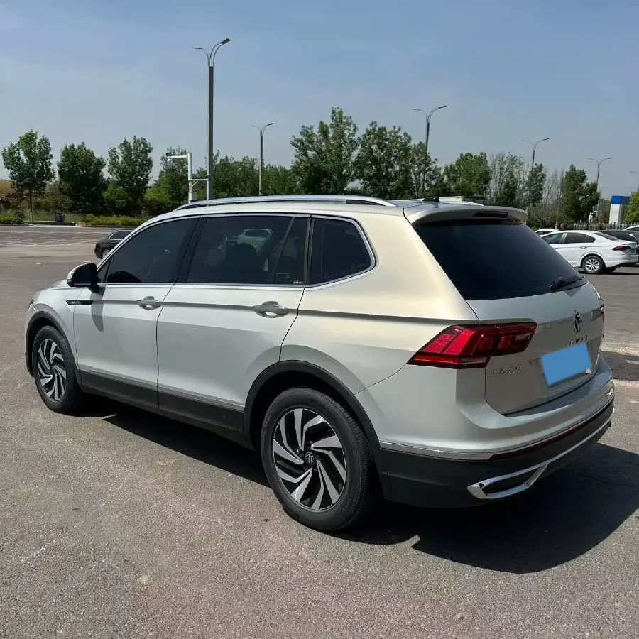 2023 Volkswagen Tiguan L 2.0T 186HP L4 7DCT,autocango,china used car exporter,china ev exporter,chinese used car exporter,chinese used ev exporter