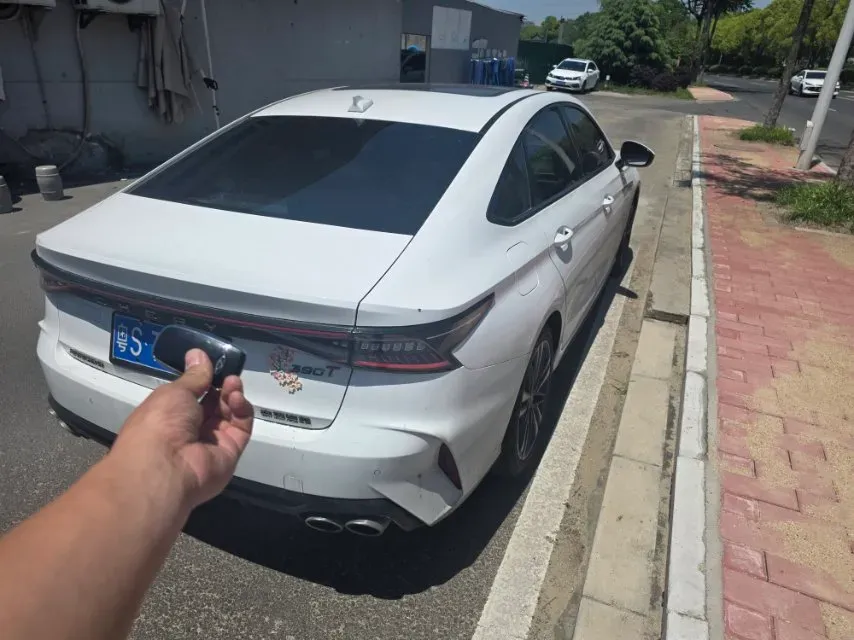 2025 Chery Arrizo 8 Pro 2.0T 254HP L4 7DCT,autocango,china used car exporter,china ev exporter,chinese used car exporter,chinese used ev exporter