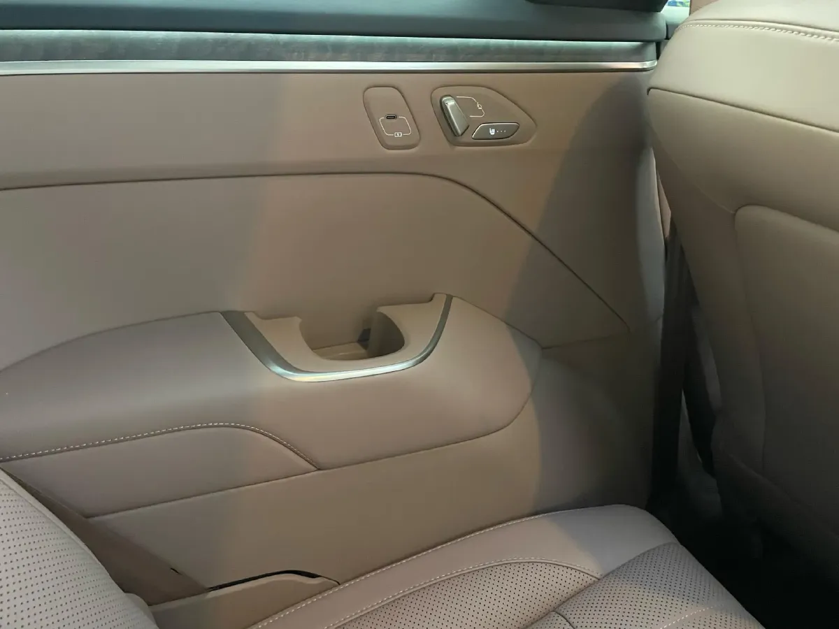 2025 ONVO L90 BEV,autocango,china used car exporter,china ev exporter,chinese used car exporter,chinese used ev exporter