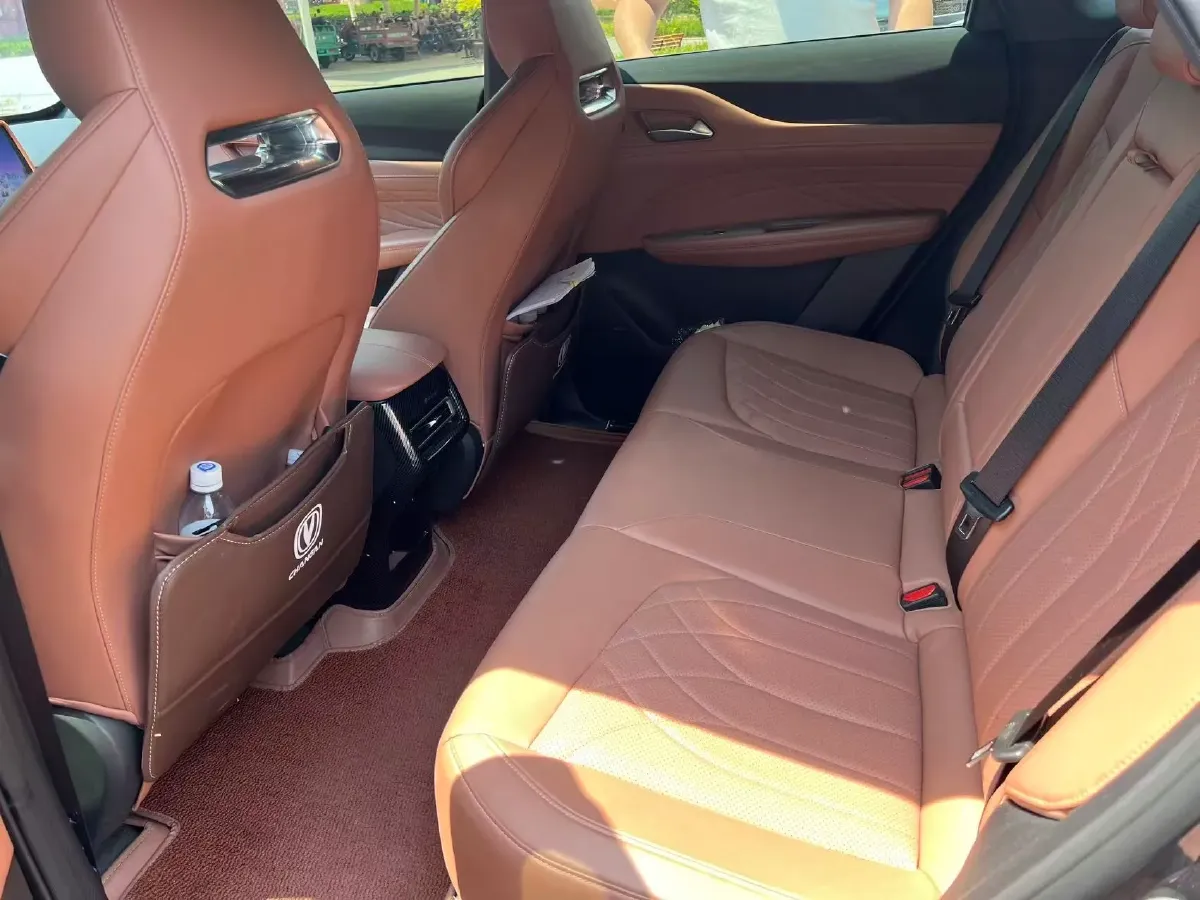 2024 ChangAn UNI-Z 1.5L 98HP L4 E-CVT PHEV 18.4KWH,autocango,china used car exporter,china ev exporter,chinese used car exporter,chinese used ev exporter