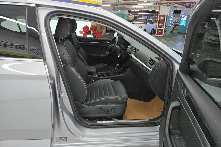 2019 Skoda Superb 2.0T 186HP L4 7DCT,autocango,china used car exporter,china ev exporter,chinese used car exporter,chinese used ev exporter