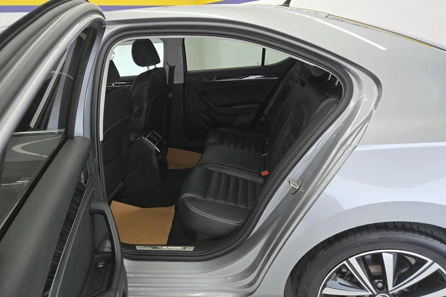 2019 Skoda Superb 2.0T 186HP L4 7DCT,autocango,china used car exporter,china ev exporter,chinese used car exporter,chinese used ev exporter
