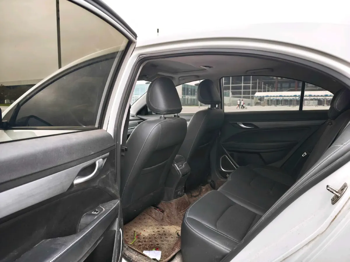2021 BaoJun 530 1.5T 147HP L4 CVT,autocango,china used car exporter,china ev exporter,chinese used car exporter,chinese used ev exporter